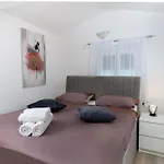 Two Stone Iva Holiday home